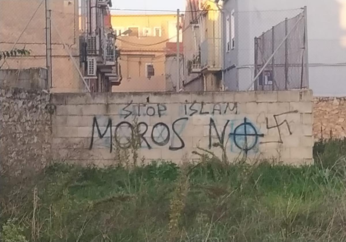 Una de las inscripciones en un muro de Carcaixent.