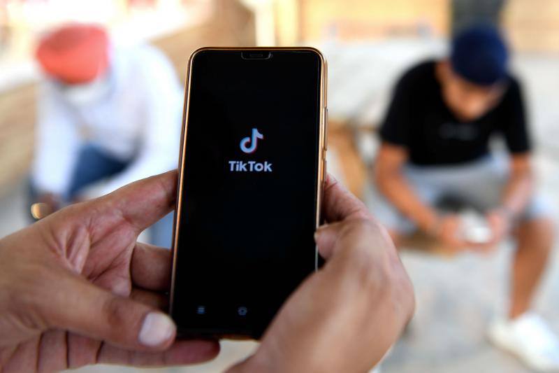 Móvil en la aplicación de Tiktok