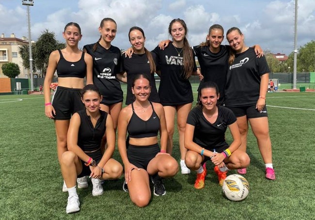 El equipo que ganó el torneo en su categoría femenina.