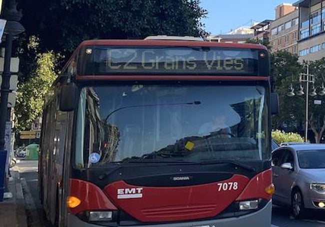 El autobús con la inscipción 'Grans vies'.