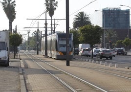 Imagen de archivo de un un tranvía en la avenida de Tarongers.