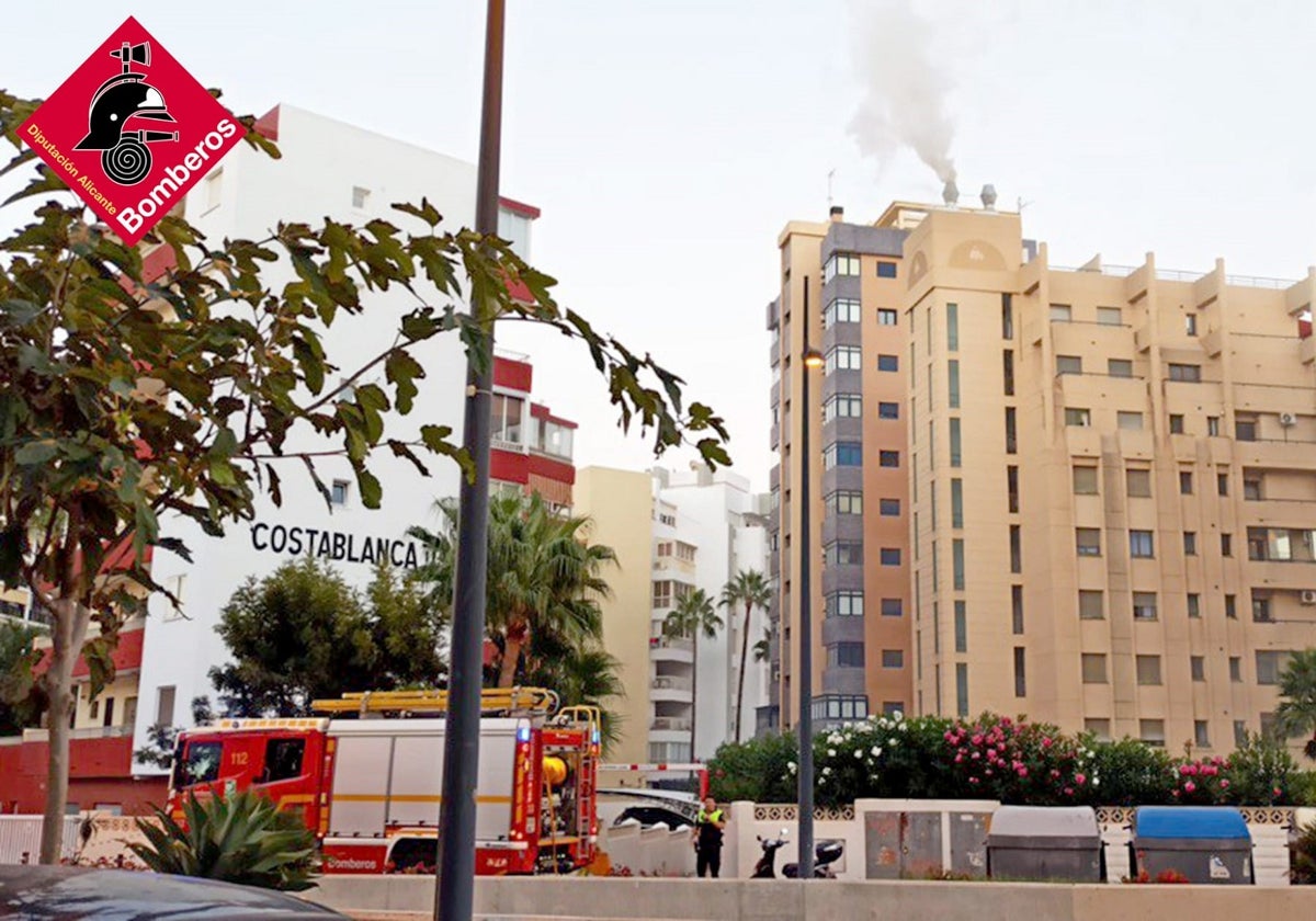 Varias dotaciones de bomberos se desplazaron hasta la calle Niña.