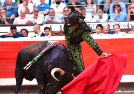 Perera ante el toro de Fuente Ymbro.