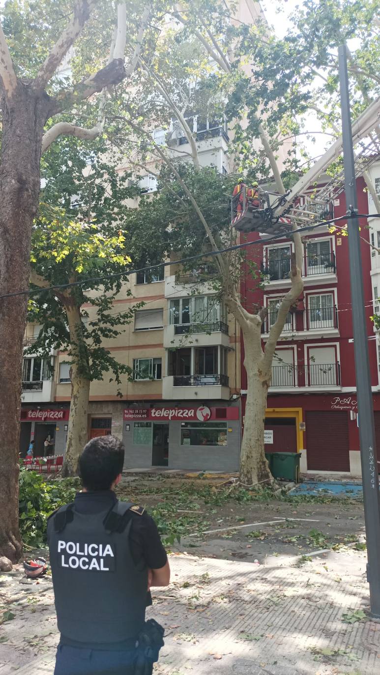Los bomberos intervienen en l&#039;Eliana y Xàtiva por los efectos de la lluvia
