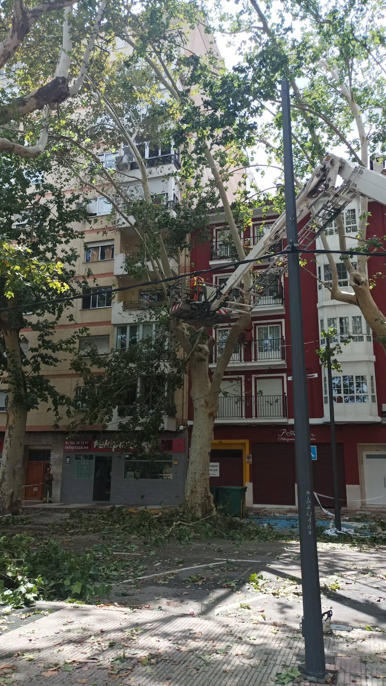 Los bomberos intervienen en l&#039;Eliana y Xàtiva por los efectos de la lluvia