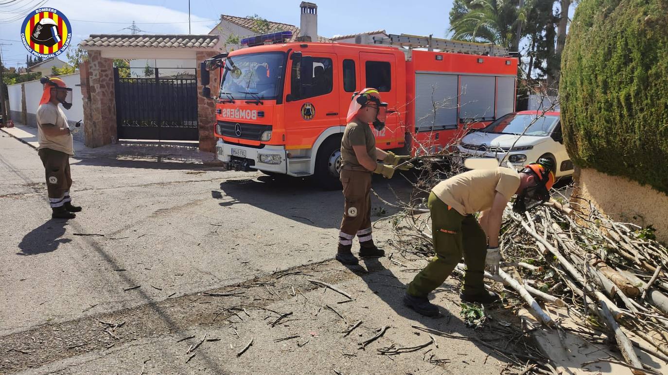 Los bomberos intervienen en l&#039;Eliana y Xàtiva por los efectos de la lluvia