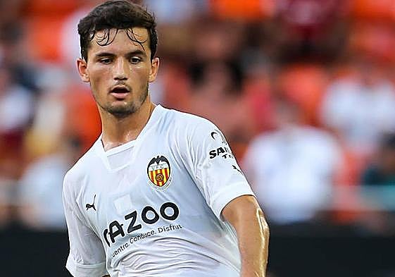 Hugo Guillamón, en un partido con el Valencia.