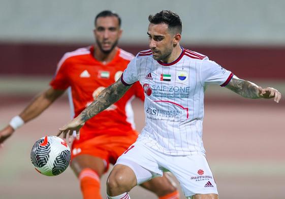 El exvalencianista Paco Alcácer, durante un partido en los Emiratos Árabes Unidos.