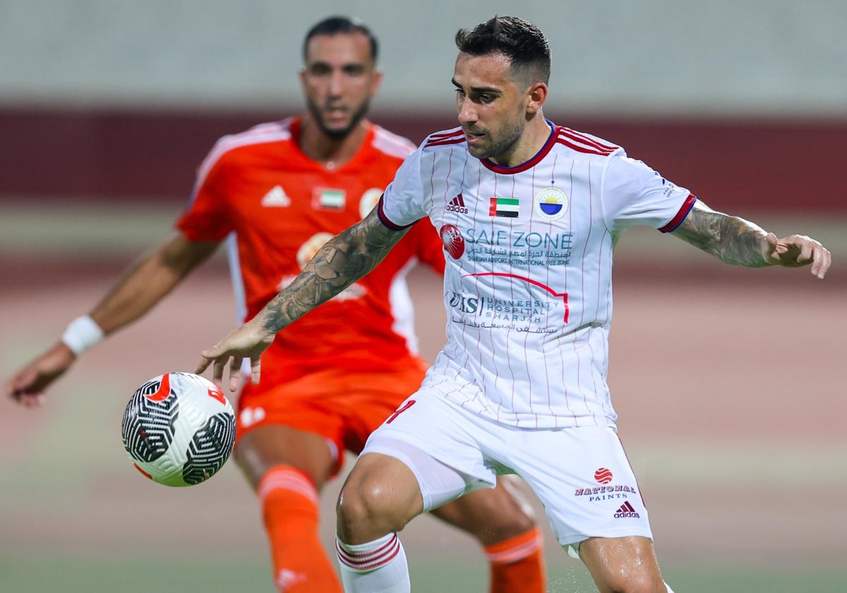 El exvalencianista Paco Alcácer, durante un partido en los Emiratos Árabes Unidos.