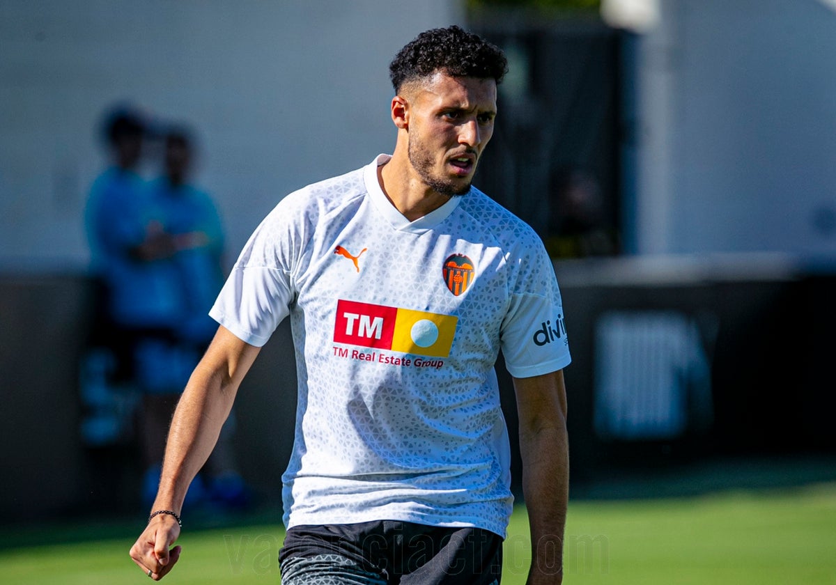 Selim Amallah, en su primer entrenamiento con el Valencia.