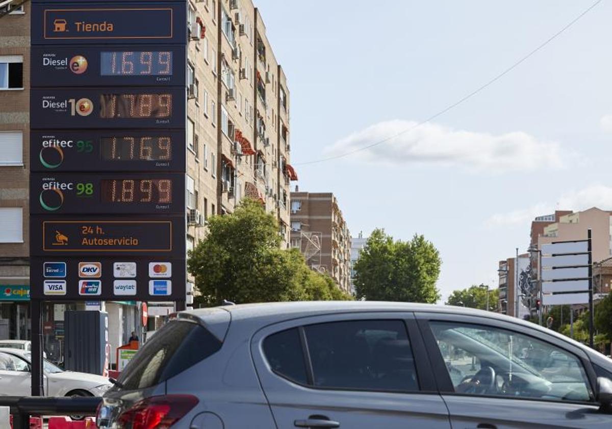 El precio de los carburantes suma ocho semanas de subidas.