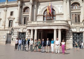 Los concejales del Ayuntamiento de Valencia durante el minuto de silencio.