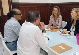 Reunión de la concejala de Turismo, Paula Llobet, con Manuel Espinar y Rafa Ferrando, de la Federación Empresarial de Hostelería de Valencia.