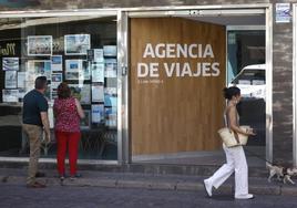 Una agencia de viajes.