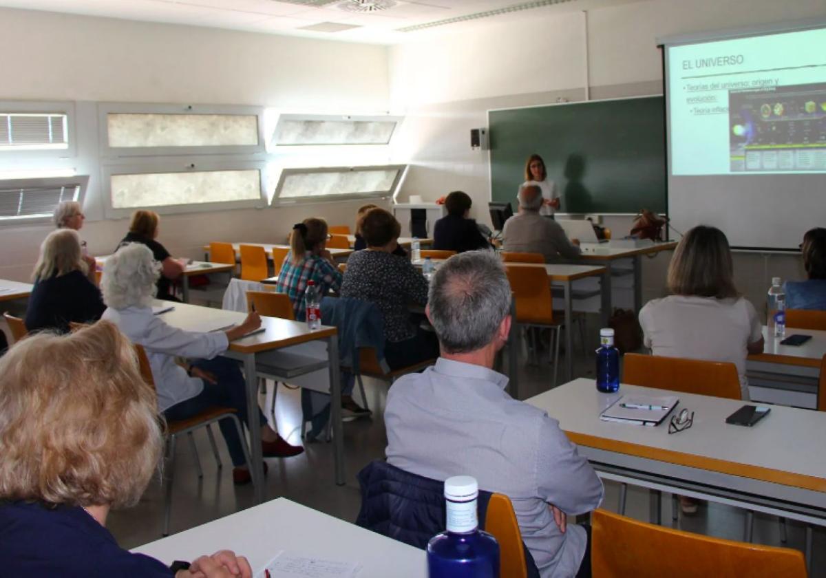 La Universitat dels Majors amplía este curso su oferta académica