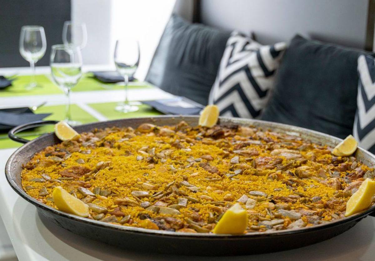 Una paella valenciana en una imagen de archivo.