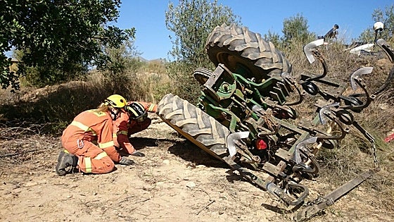 Un hombre de 73 años muere en un accidente de tractor en Benafigos