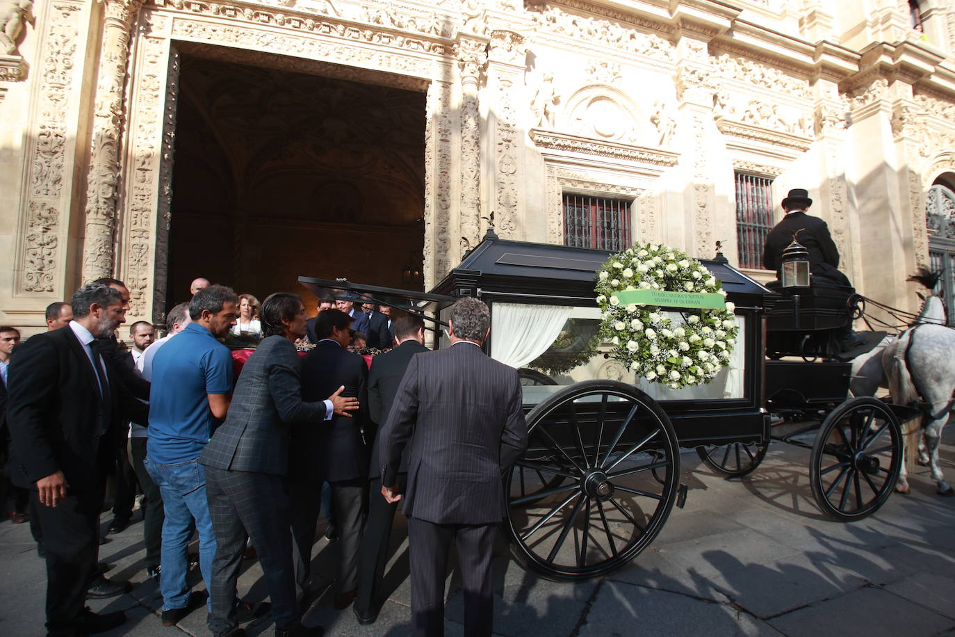 Así se despide Sevilla de María Jiménez: entre famosos y homenajes