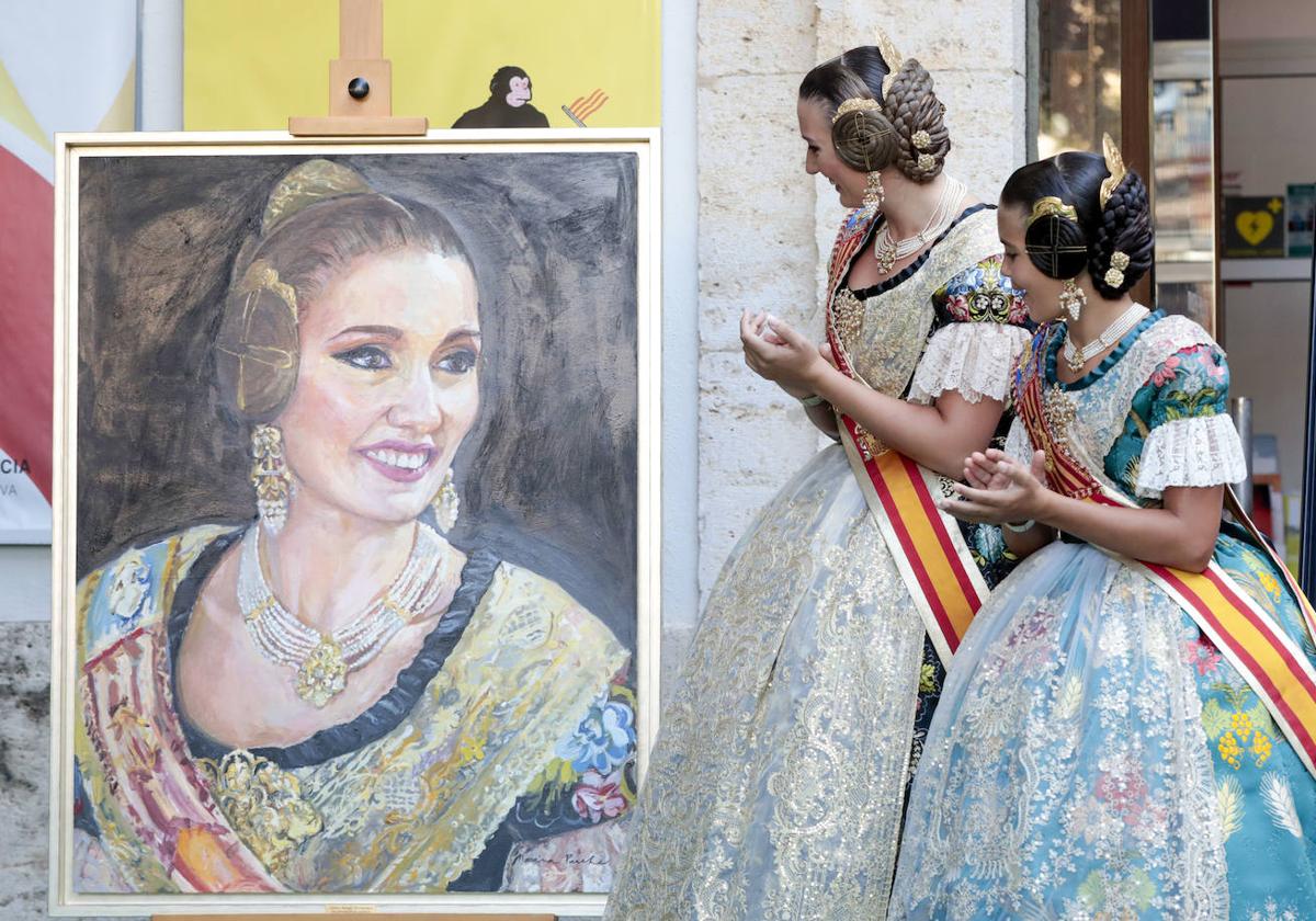 El retrato de Laura Mengó ya luce en el Museo Fallero: así ha sido la presentación