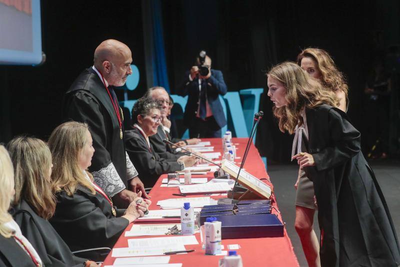 Los nuevos abogados valencianos realizan su acto de jura en el Palacio de Congresos de Valencia