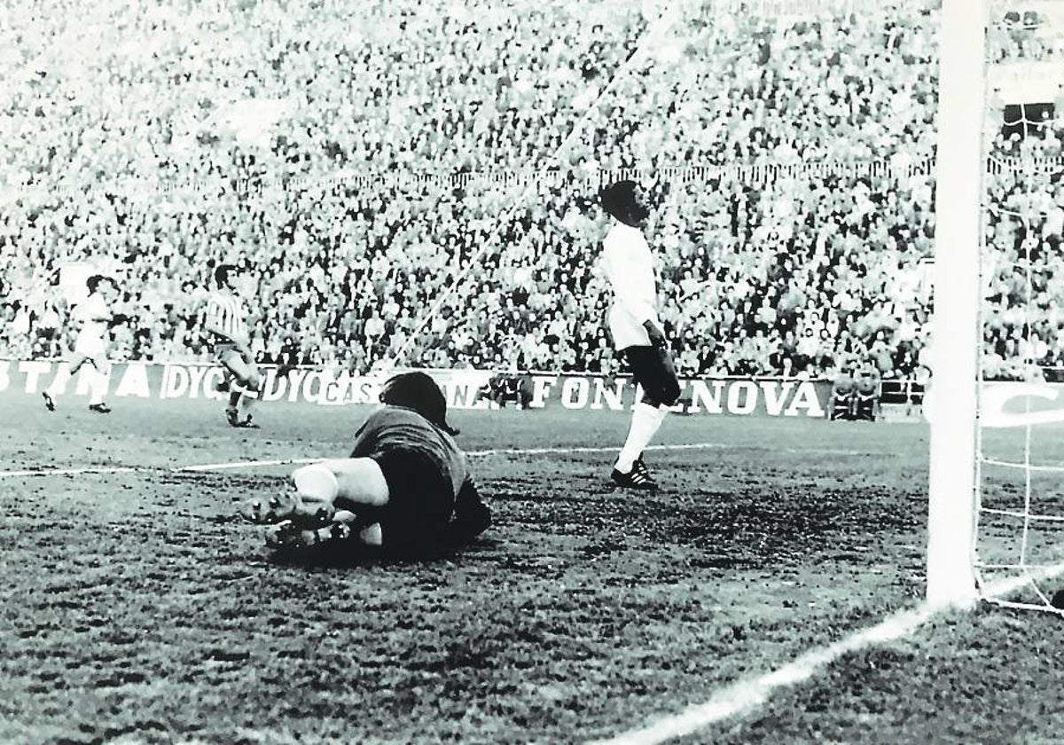 La foto de Keita está tomada en Mestalla el 29 de diciembre de 1974. El Valencia ganó por 3-1 al Betis.