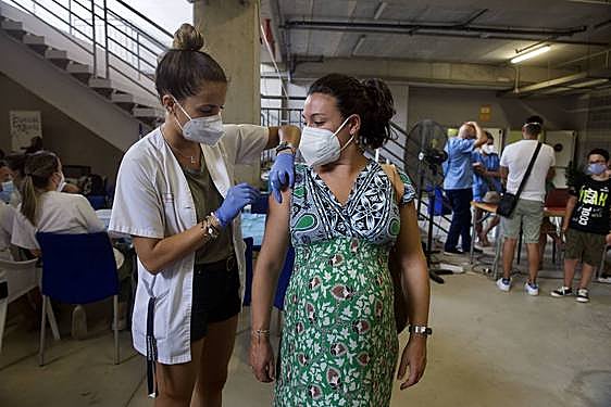 Vacunacion de la primera y segunda dosis de Pfizer