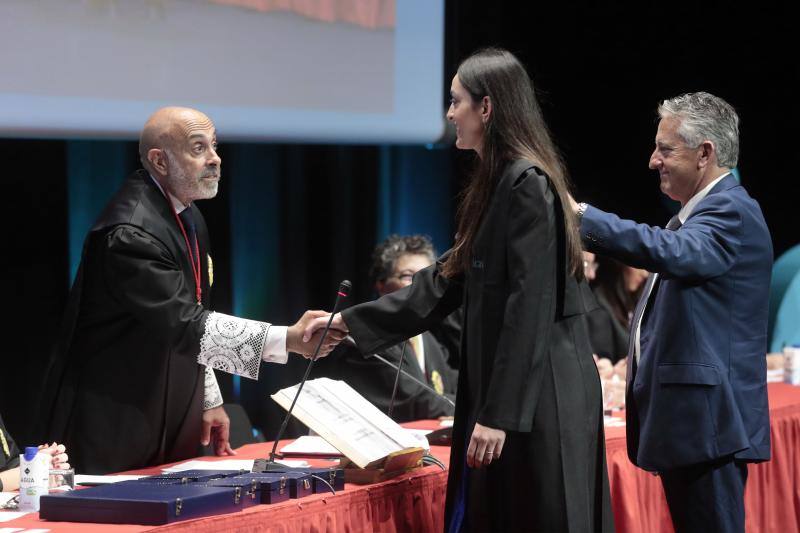 Los nuevos abogados valencianos realizan su acto de jura en el Palacio de Congresos de Valencia