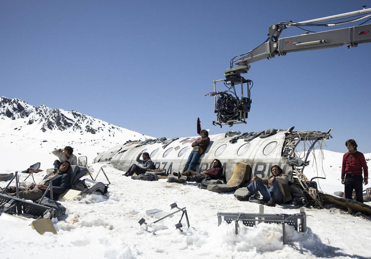 Fotografía del rodaje de 'La Sociedad de la Nieve' de Juan Antonio Bayona.