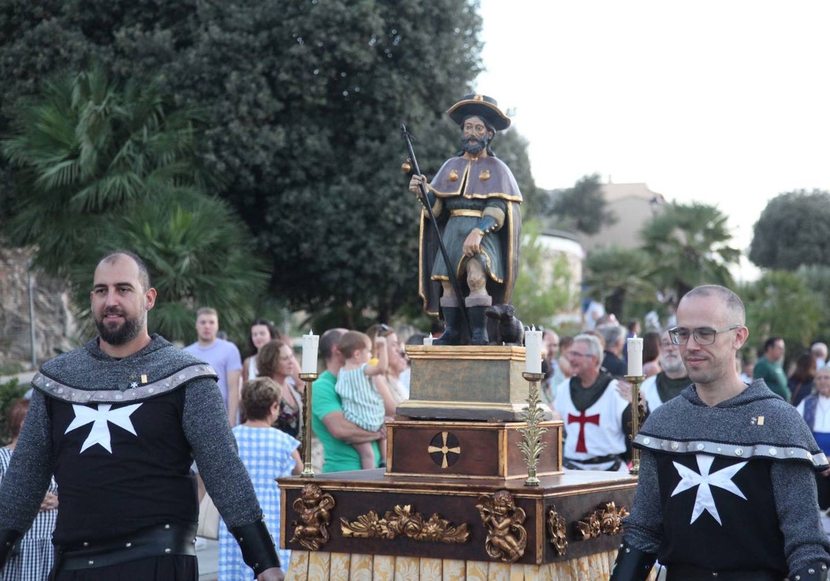 La comitiva pasando por la Ronda de las Murallas.