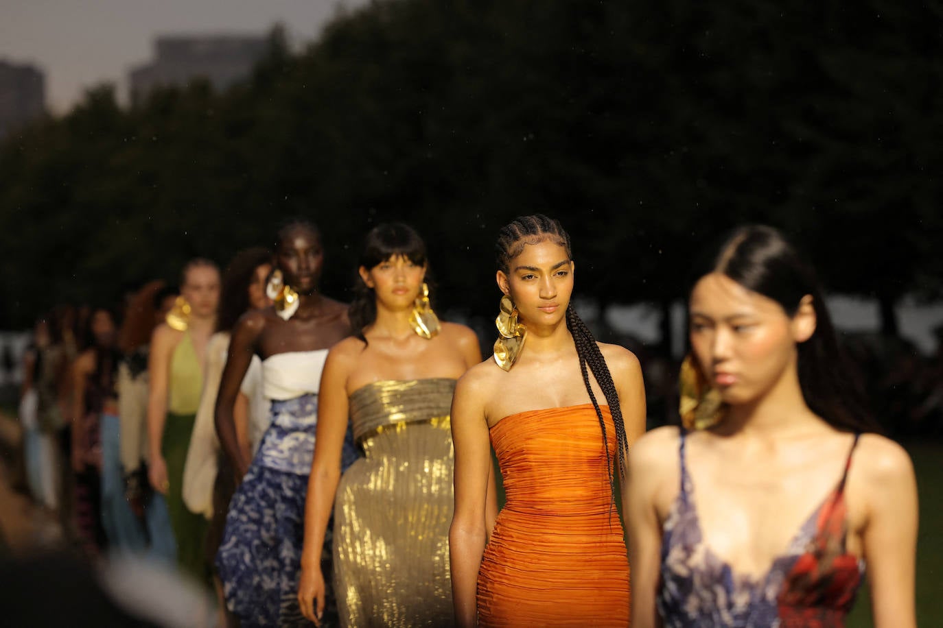 Diseños de Prabal Gurung en la New York Fashion Week 2023