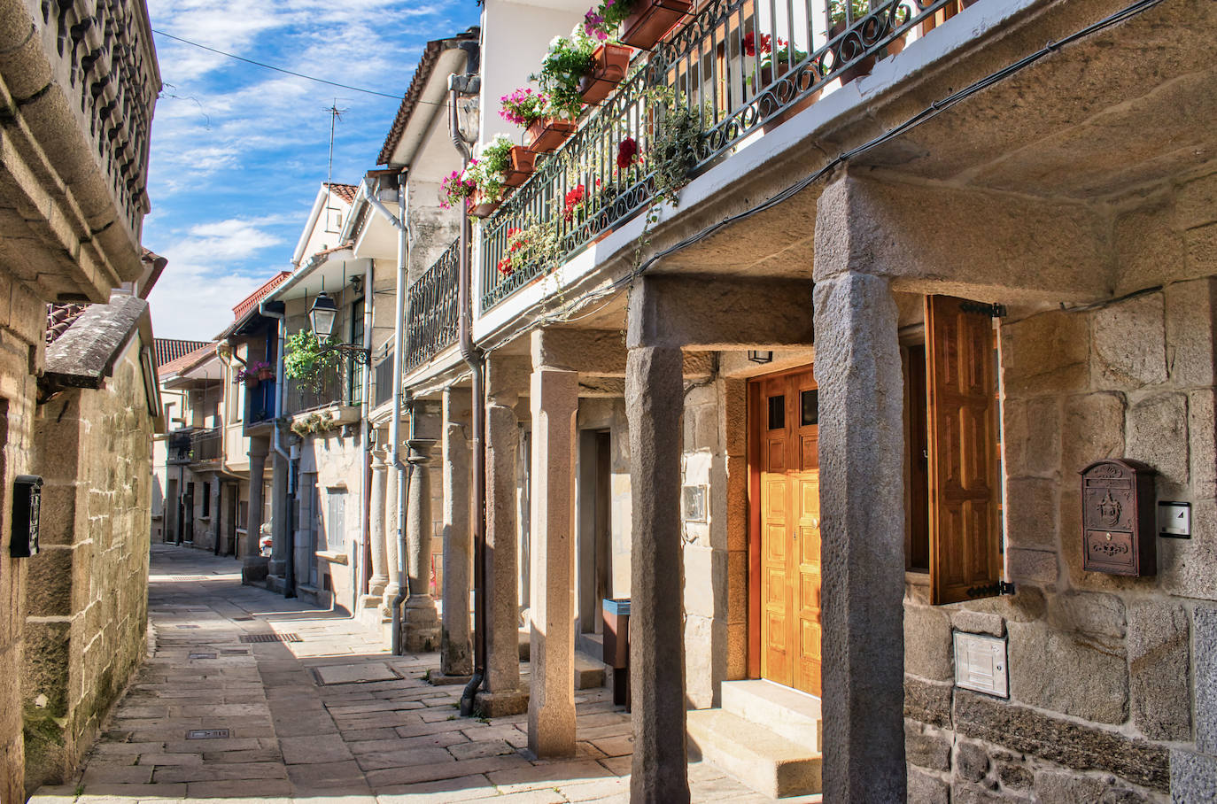 Combarro (Pontevedra - Galicia - España). Considerado por muchos como el pueblo más bonito de Galicia, está situado en el mágico escenario de las Rías Baixas.