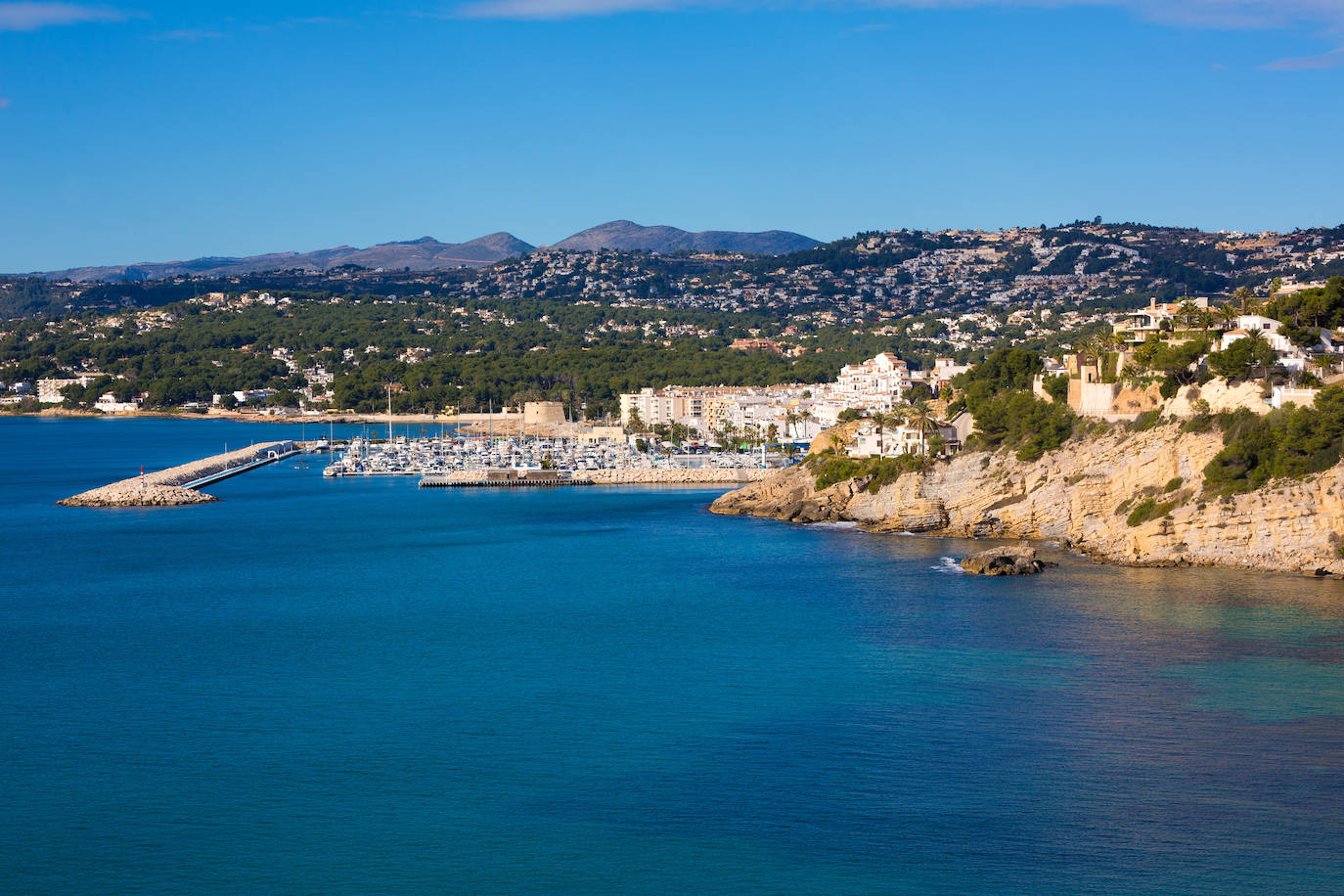 Moraira (Alicante - Comunidad Valenciana - España). Anteriormente un pueblo de pescadores, en plena Costa Blanca alicantina.