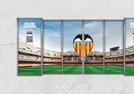 Puerta de entrada y salida de la terminal de Manises con el escudo del Valencia y Mestalla.