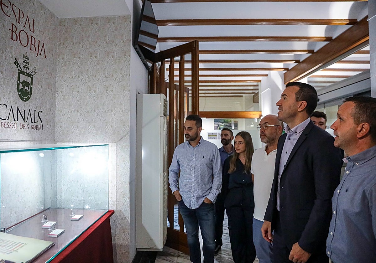 El presidente Mompó en su visita al Espai Borja en Canals.