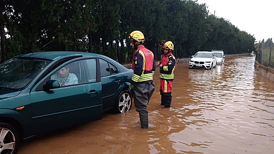 Las lluvias dejan 78 litros por metro cuadrado en Dénia y anegan caminos