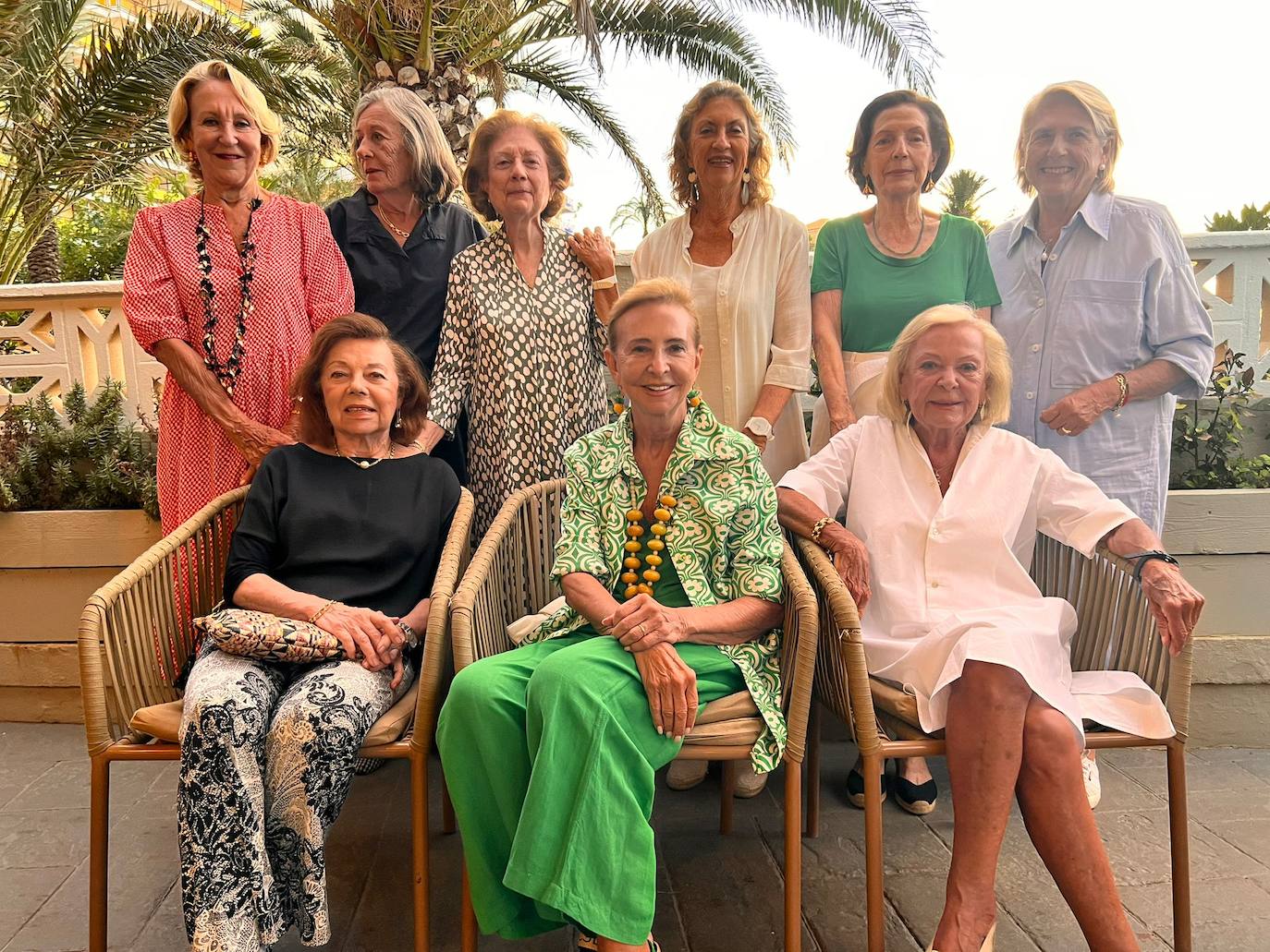 Mayrén Beneyto, con su grupo de amigas de Dénia, entre ellas Marilis Vallbona, Amparo Rojas o Elisa Antolí Candela.