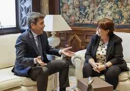 Carlos Mazón, en su reunión con la presidenta de la AVL, Verònica Cantó.