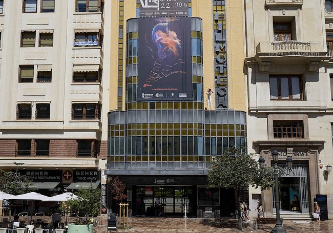 Antiguo teatro Rialto, en la plaza del Ayuntamiento, de Borso di Carminati.