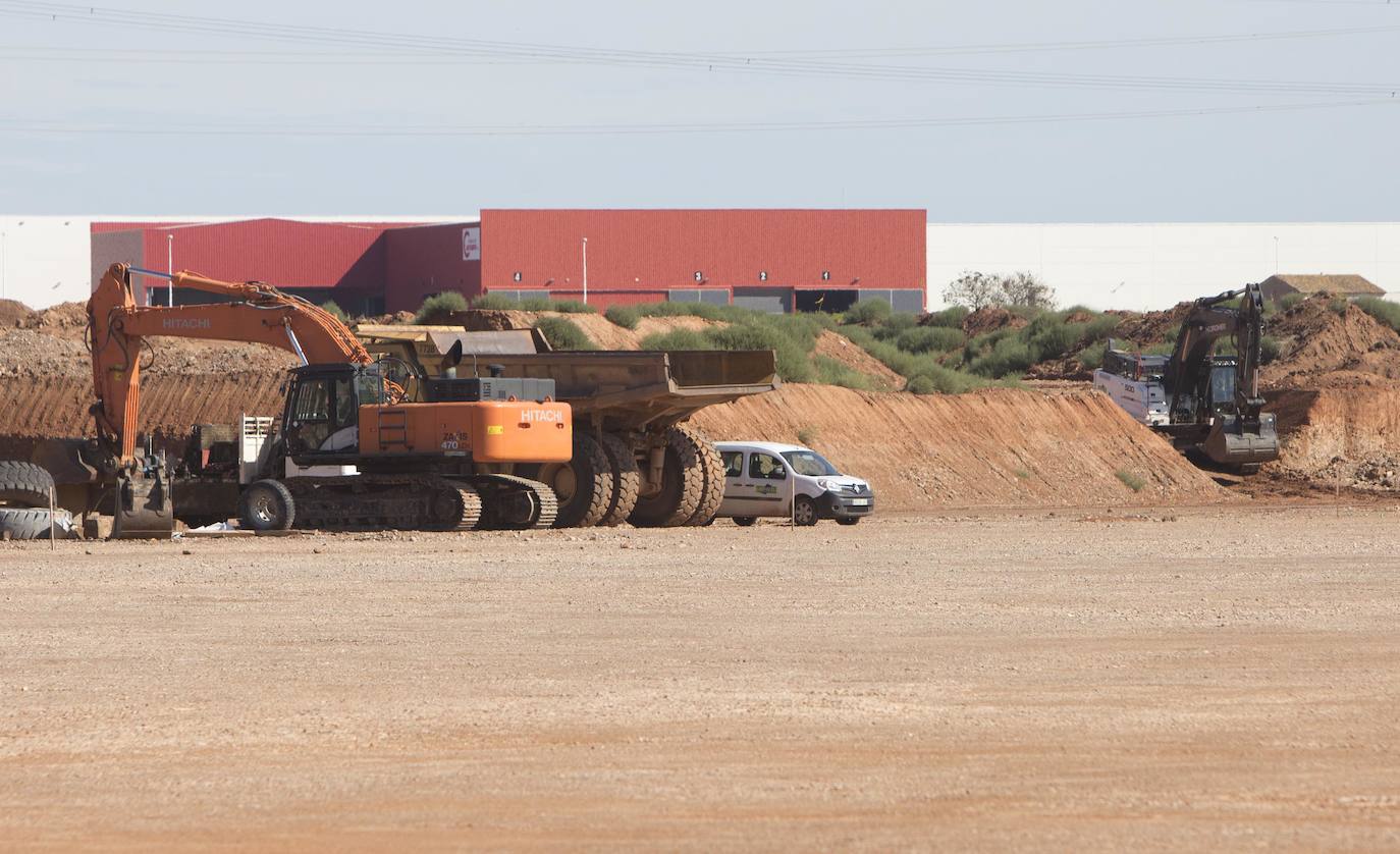 Así avanzan las obras en los terrenos de Volkswagen en Sagunto