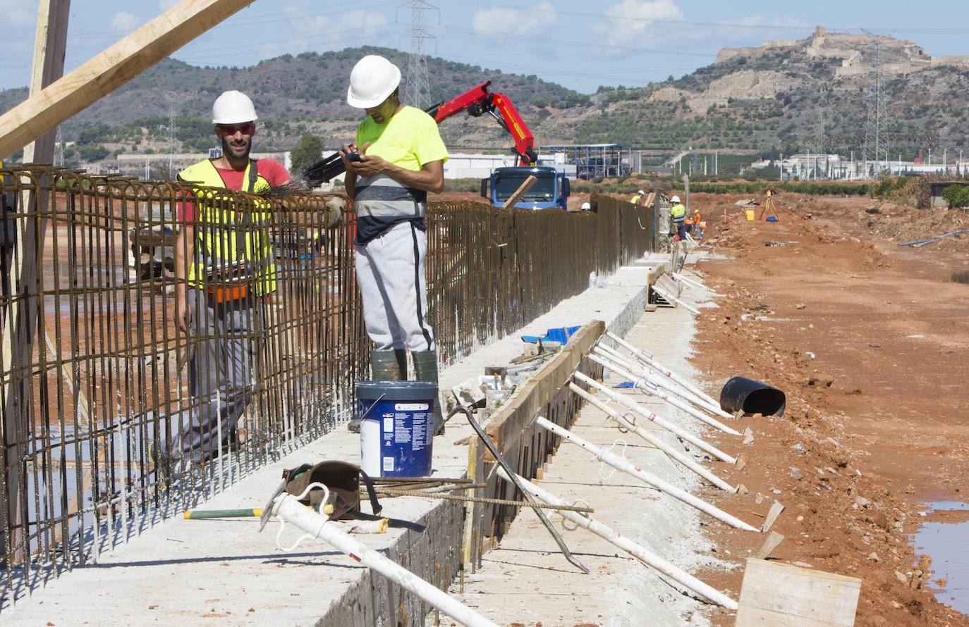 Así avanzan las obras en los terrenos de Volkswagen en Sagunto