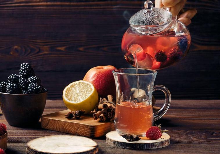 Las infusiones naturales ayudan a eliminar toxinas y combatir la retención de líquido.