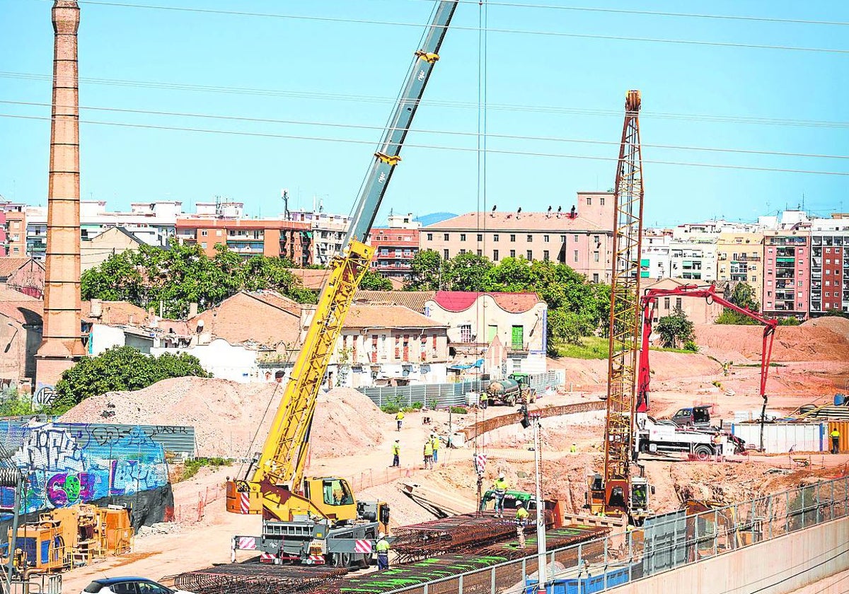 Obras del canal de acceso en Malilla.