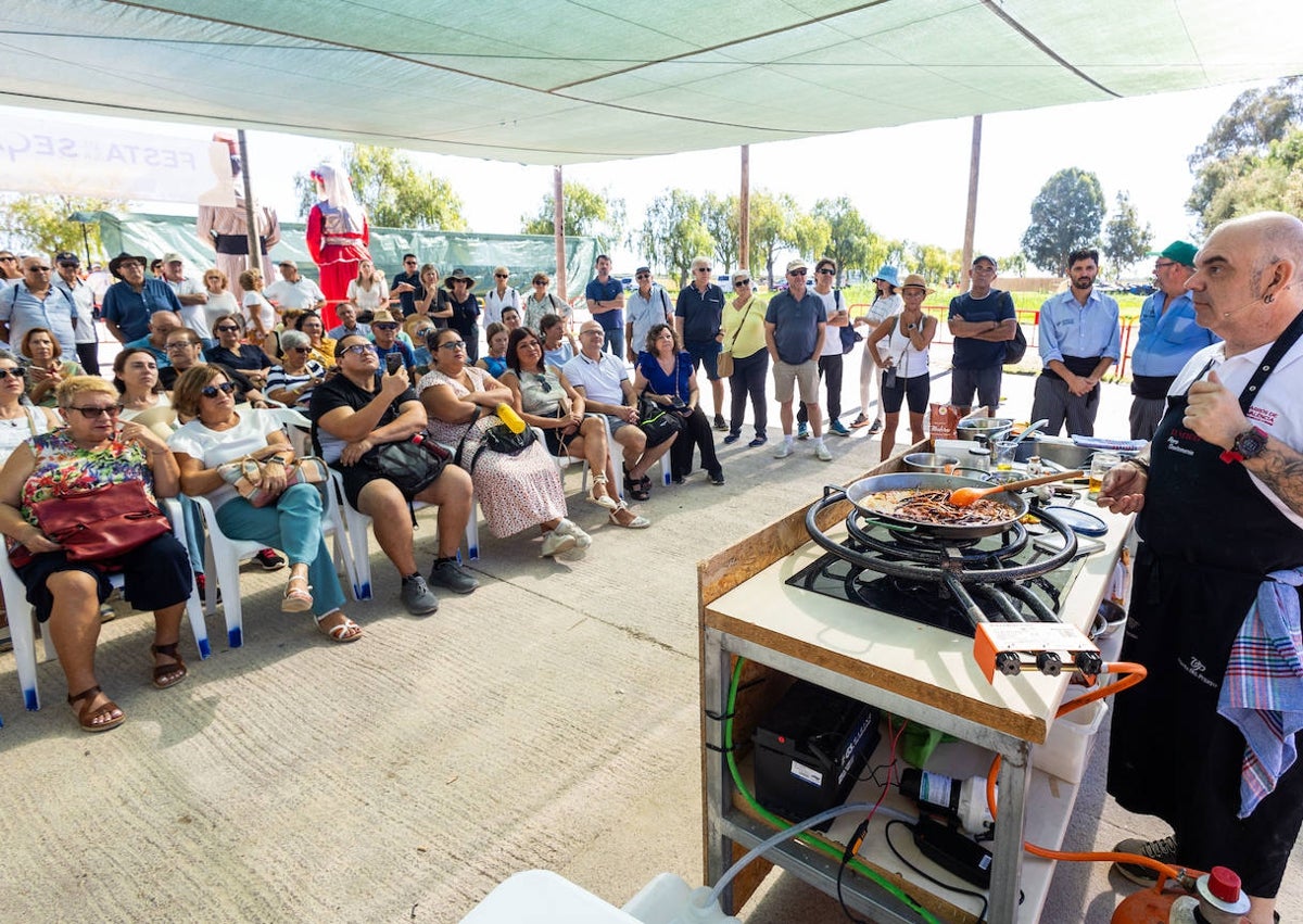 Imagen secundaria 1 - Homenajes, lecciones para aprender a perchar o demostraciones culinarias han tenido lugar en esta jornada.