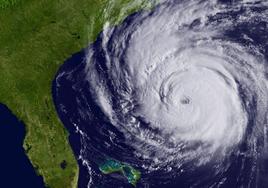 Un huracán frente a la costa de EEUU.