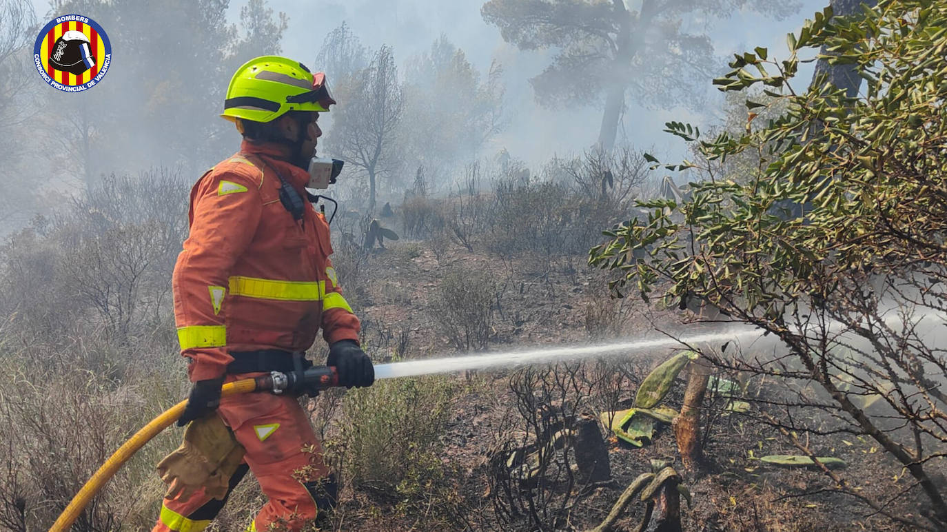 Fotos del incendio junto al monte Picayo, en la Sierra Calderona de Valencia