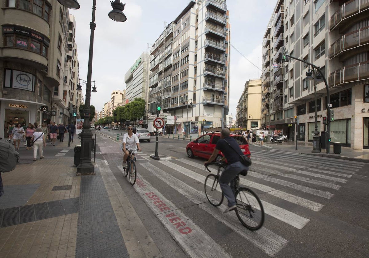 Vista general de la calle Colón, este verano.