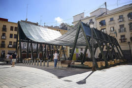 La persiana gigantesca creada por el arquitecto Manuel Bouza.