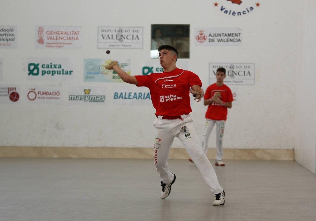 Muedra II es hijo de Juan Muedra, punter campeón de la Liga de 1997.