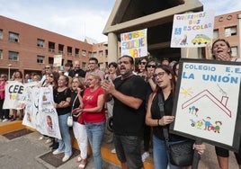 Protesta por los problemas en el transporte escolar, el pasado jueves.