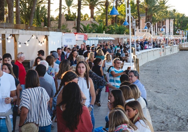 El público del pasado D*NA Festival en el paseo marítimo de la Marineta Cassiana.